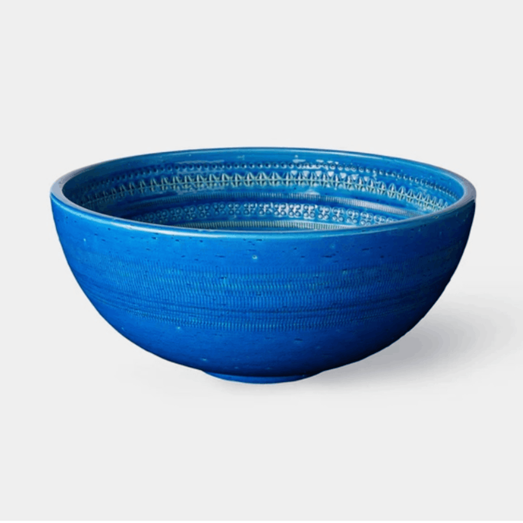 The Bitossi Bolo is a handcrafted Italian ceramic decorative bowl designed by Aldo Londi. Finished in the signature Rimini Blu turquoise glaze with intricate engraved detailing, this sculptural bowl showcases exceptional craftsmanship and the enduring design heritage of the renowned Bitossi archive.