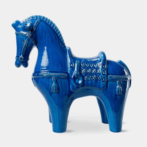 The Bitossi Figura Cavallo Medium is a handcrafted Italian ceramic horse sculpture designed by Aldo Londi. Finished in the signature Rimini Blu turquoise glaze, this iconic decorative piece showcases sculptural form, exceptional craftsmanship and the enduring design heritage of the renowned Bitossi archive.