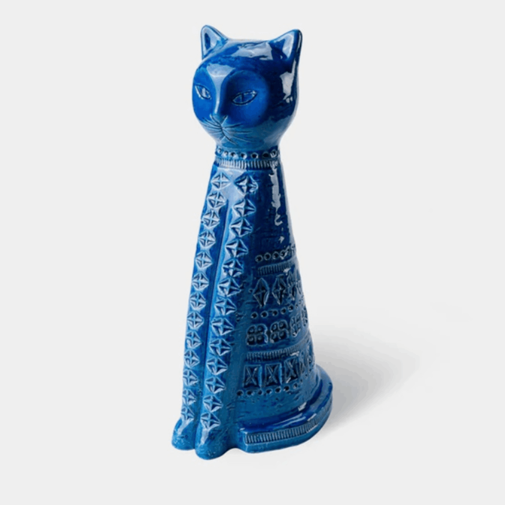 The Bitossi Figura Gatto Alto is a handcrafted Italian ceramic cat sculpture designed by Aldo Londi. Finished in the signature Rimini Blu turquoise glaze with intricate engraved detailing, this elegant decorative figure celebrates the enduring craftsmanship and timeless design of the Bitossi archive.
