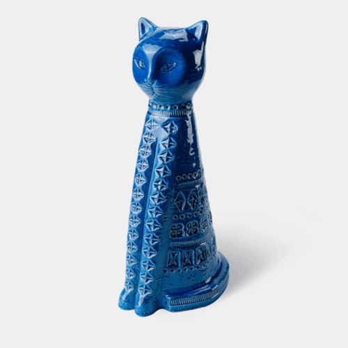 The Bitossi Figura Gatto Alto is a handcrafted Italian ceramic cat sculpture designed by Aldo Londi. Finished in the signature Rimini Blu turquoise glaze with intricate engraved detailing, this elegant decorative figure celebrates the enduring craftsmanship and timeless design of the Bitossi archive.